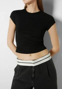 BERSHKA SHORT SLEEVE - T-Shirt Basic - Black 11 BERSHKA SHORT SLEEVE - T-Shirt Basic - Black -Bershka Verkaufsgeschäft 00627be07e2b4bf381ac1c29451ac165