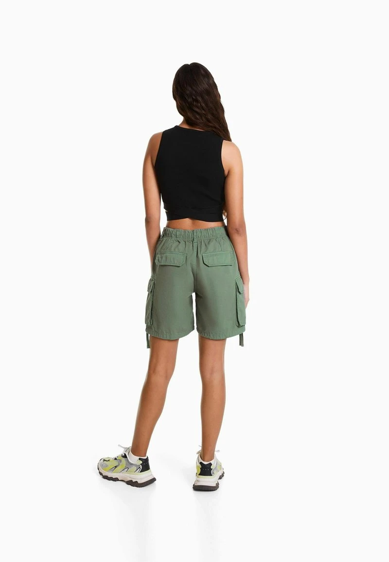 BERSHKA WITH STRAPS BERMUDA - Shorts - Khaki 5 BERSHKA WITH STRAPS BERMUDA - Shorts - Khaki – Bild 3