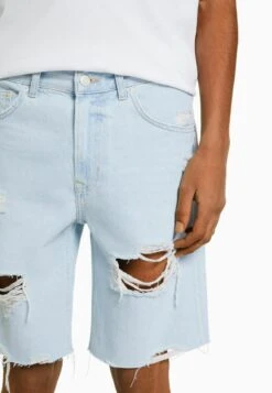 BERSHKA RIPPED - Jeans Shorts - Light Blue -Bershka Verkaufsgeschäft 00f66859ea3549afbe5df9ca70972166