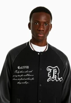 BERSHKA TEXTURE - Bomberjacke - Black 11 BERSHKA TEXTURE - Bomberjacke - Black -Bershka Verkaufsgeschäft 012287f4ae1b4934b310b7de1694ddcd