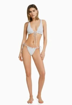 BERSHKA SMOCKED - Bikini-Hose - Off White 9 BERSHKA SMOCKED - Bikini-Hose - Off White -Bershka Verkaufsgeschäft 029ebda1bfff456ea61e10558a07fc3b