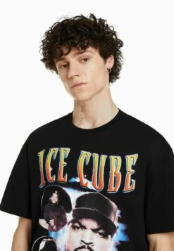 BERSHKA BOXY FIT SHORT SLEEVE WITH ICE CUBE - T-Shirt Print - Black 11 BERSHKA BOXY FIT SHORT SLEEVE WITH ICE CUBE - T-Shirt Print - Black -Bershka Verkaufsgeschäft 02f5c4b865c84df589dd5962d504e9e7