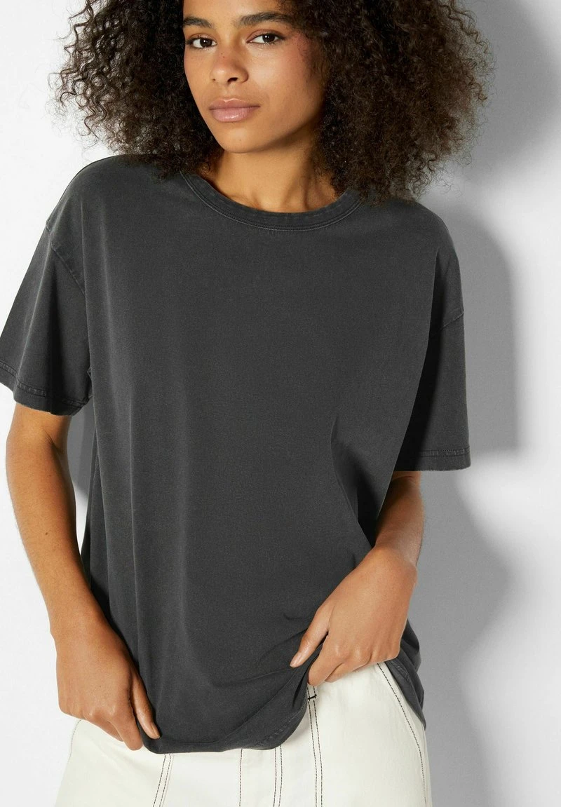 BERSHKA OVERSIZE SHORT SLEEVE - T-Shirt Print - Dark Grey 6 BERSHKA OVERSIZE SHORT SLEEVE - T-Shirt Print - Dark Grey – Bild 4