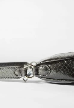 BERSHKA 03684389 - Handtasche - Black 11 BERSHKA 03684389 - Handtasche - Black -Bershka Verkaufsgeschäft 058e16282f464c14b2e16a96534a3f68