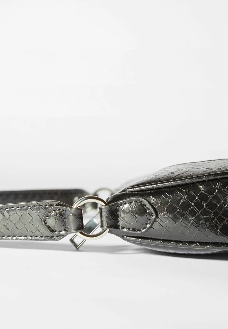 BERSHKA 03684389 - Handtasche - Black 6 BERSHKA 03684389 - Handtasche - Black – Bild 4