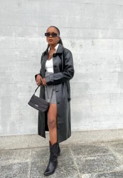 BERSHKA Trenchcoat - Black -Bershka Verkaufsgeschäft 065d601c9a044fdaae6537c48ac9e13a