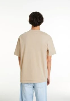 BERSHKA SHORT SLEEVE - T-Shirt Basic - Camel -Bershka Verkaufsgeschäft 06f1b8dfc68b48b791e18cb5b01a43ae