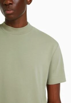 BERSHKA SHORT SLEEVE MOCK NECK - T-Shirt Basic - Green 11 BERSHKA SHORT SLEEVE MOCK NECK - T-Shirt Basic - Green -Bershka Verkaufsgeschäft 07c3d8bb3e6648f096855fda1cffeb53