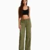 BERSHKA TWILL - Cargohose - Khaki -Bershka Verkaufsgeschäft 0b2ae2306aa54b8ab80b23421a881100