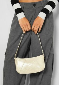 Bershka Verkaufsgeschäft -Bershka Verkaufsgeschäft 0cdcffa508c74972bf203e5e190ebbc6