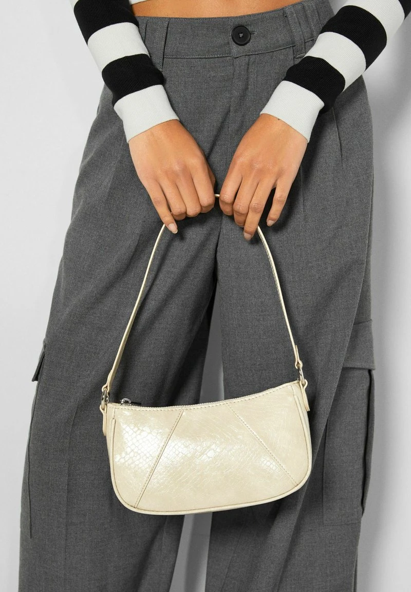 BERSHKA 03684389 - Handtasche - Beige 4 BERSHKA 03684389 - Handtasche - Beige – Bild 2