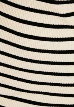 BERSHKA STRAPPY - Etuikleid - Black 13 BERSHKA STRAPPY - Etuikleid - Black -Bershka Verkaufsgeschäft 0e184d5539054ea4b1a8682c701557c5