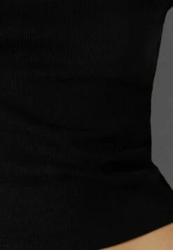 BERSHKA SHORT SLEEVE - T-Shirt Basic - Black 12 BERSHKA SHORT SLEEVE - T-Shirt Basic - Black -Bershka Verkaufsgeschäft 11320dbdb69440358cb770108e3d6c5d