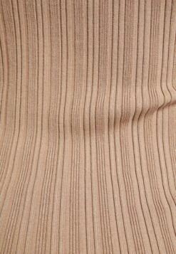 BERSHKA SLEEVELESS - Etuikleid - Sand -Bershka Verkaufsgeschäft 1176fede209f4e30bb36cbbd6405eafa