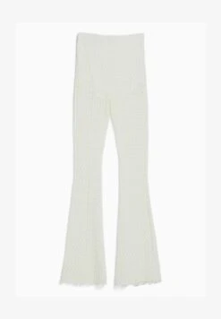 BERSHKA FLARED - Stoffhose - White -Bershka Verkaufsgeschäft 12035d5e6d354218909267407b84ed24