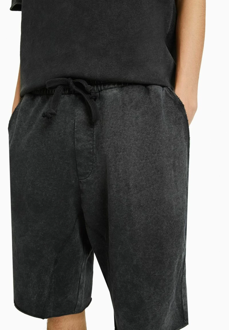 BERSHKA FADED-EFFECT PLUSH - BERMUDA - Shorts - Black 5 BERSHKA FADED-EFFECT PLUSH - BERMUDA - Shorts - Black – Bild 3