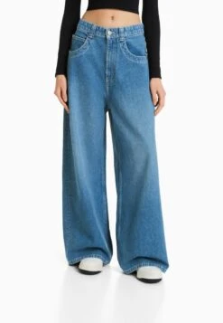 BERSHKA Flared Jeans - Light Blue Denim 13 BERSHKA Flared Jeans - Light Blue Denim -Bershka Verkaufsgeschäft 167d030e4ccc403b8790a99c4a150eb7 1