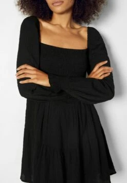 BERSHKA TEXTURED VOLUMINOUS - LONG SLEEVE - Freizeitkleid - Black 11 BERSHKA TEXTURED VOLUMINOUS - LONG SLEEVE - Freizeitkleid - Black -Bershka Verkaufsgeschäft 178fba14adf544c0b959782de1b713a6