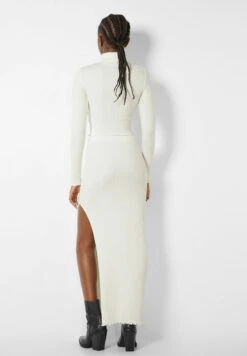 BERSHKA HIGH NECK - Strickpullover - Beige -Bershka Verkaufsgeschäft 1821c528d10c421d89dc66b56ca192cc