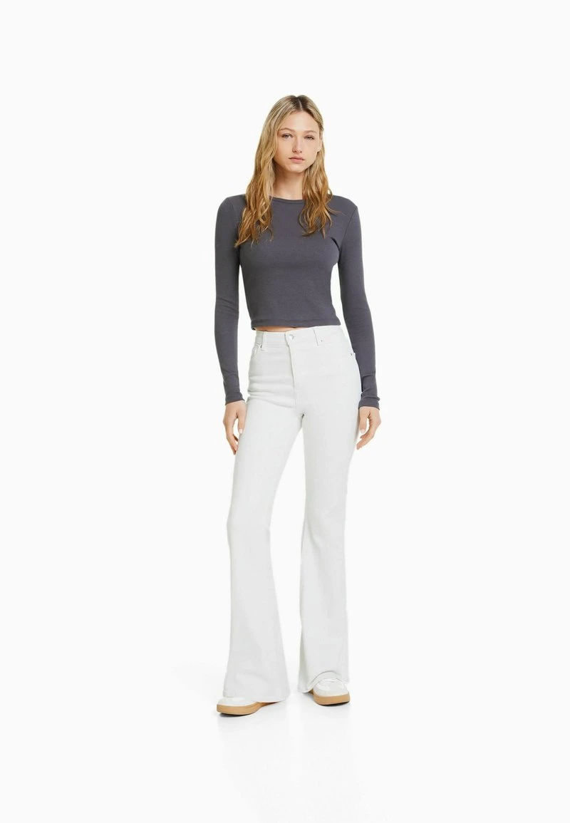 BERSHKA Flared Jeans - White 4 BERSHKA Flared Jeans - White – Bild 2