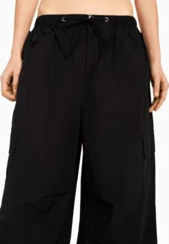 BERSHKA PARACHUTE - Cargohose - Black 11 BERSHKA PARACHUTE - Cargohose - Black -Bershka Verkaufsgeschäft 1ac98a4ec0b142e4adfe689efd6625aa