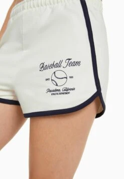 BERSHKA PRINTED WITH TRIMS - PLUSH - Shorts - Beige 11 BERSHKA PRINTED WITH TRIMS - PLUSH - Shorts - Beige -Bershka Verkaufsgeschäft 1b284dd330f640caa3b4b49a35526c0e