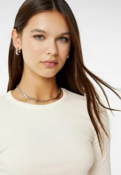 BERSHKA Langarmshirt - Off White 11 BERSHKA Langarmshirt - Off White -Bershka Verkaufsgeschäft 1bda9215c44346129a17303196c610fb