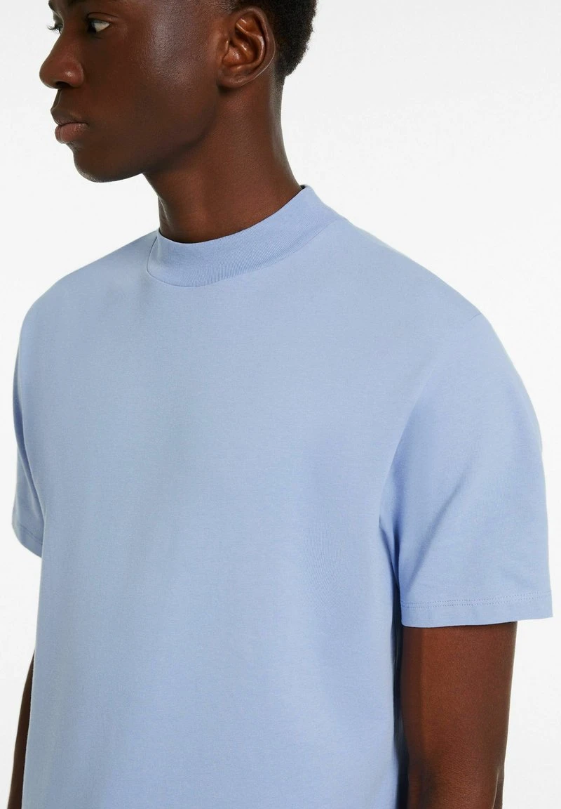 BERSHKA SHORT SLEEVE MOCK NECK - T-Shirt Basic - Dark Blue 6 BERSHKA SHORT SLEEVE MOCK NECK - T-Shirt Basic - Dark Blue – Bild 4