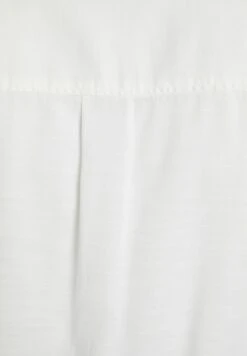 BERSHKA RUSTIC SHORT SLEEVE - Hemd - Off White 13 BERSHKA RUSTIC SHORT SLEEVE - Hemd - Off White -Bershka Verkaufsgeschäft 21d4dc60fecc4722a19ad5e9410747bf