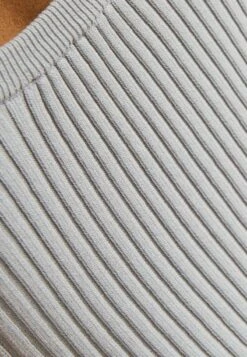 BERSHKA FITTED STRAPPY - Top - Grey -Bershka Verkaufsgeschäft 21ee774fb10146748256f9aeba3c9703