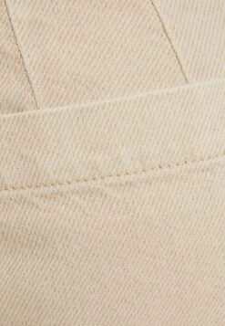 BERSHKA CULOTTES - Flared Jeans - Sand 12 BERSHKA CULOTTES - Flared Jeans - Sand -Bershka Verkaufsgeschäft 223f33215f784189938f697309f3d790