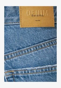 BERSHKA Jeans Straight Leg - Dark Blue -Bershka Verkaufsgeschäft 2527f7a632bd4b02ba624ff521a9ced6