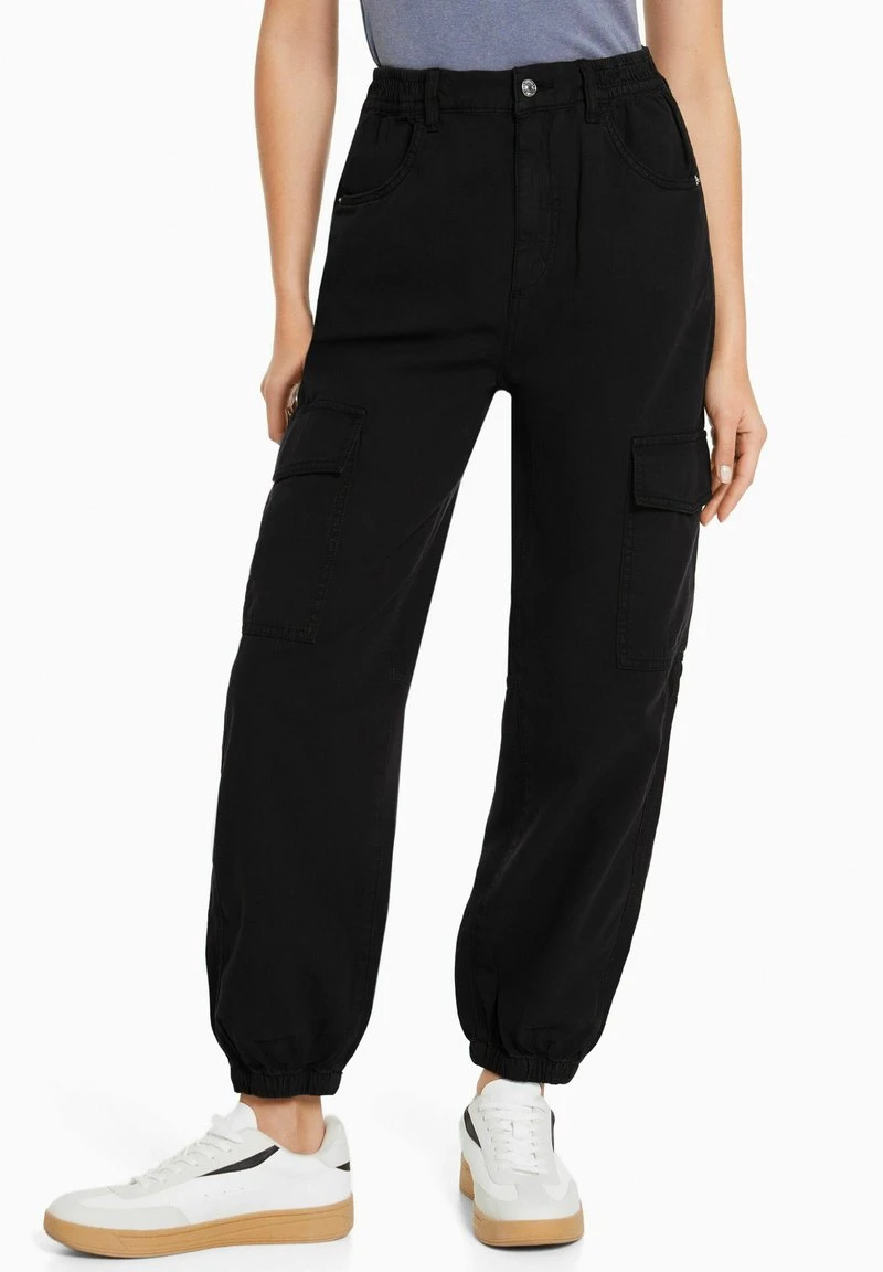 BERSHKA WITH GATHERED WAIST AND POCKETS - Cargohose - Black 8 BERSHKA WITH GATHERED WAIST AND POCKETS - Cargohose - Black – Bild 6