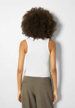 BERSHKA SLEEVELESS - Top - Off White -Bershka Verkaufsgeschäft 25be796ab5c44177a5348f2420b22944