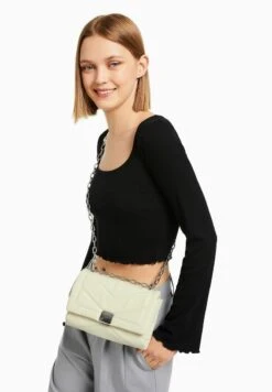 BERSHKA QUILTED WITH CHAIN - Umhängetasche - Off-white