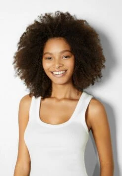 BERSHKA SLEEVELESS - Top - Off White -Bershka Verkaufsgeschäft 29b1d077b0024ec38f9b2486b36241df