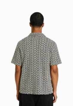 BERSHKA PRINTED SHORT SLEEVE - T-Shirt Print - Black 10 BERSHKA PRINTED SHORT SLEEVE - T-Shirt Print - Black -Bershka Verkaufsgeschäft 2a64c952743a4a71a9096e87d9c1e0ea