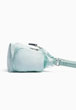 BERSHKA STRAP AND MULTIPLE POCKETS - Handtasche - Light Blue -Bershka Verkaufsgeschäft 2b076ef6765c4b62a109d9220f1b3965