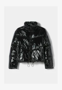 BERSHKA VINYL - Winterjacke - Black 12 BERSHKA VINYL - Winterjacke - Black -Bershka Verkaufsgeschäft 2b94561e3ed342fa867623a78b53eff9