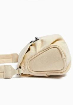 BERSHKA Handtasche - Beige 12 BERSHKA Handtasche - Beige -Bershka Verkaufsgeschäft 2bf70a8388864eb09db90ae9bbbf7658
