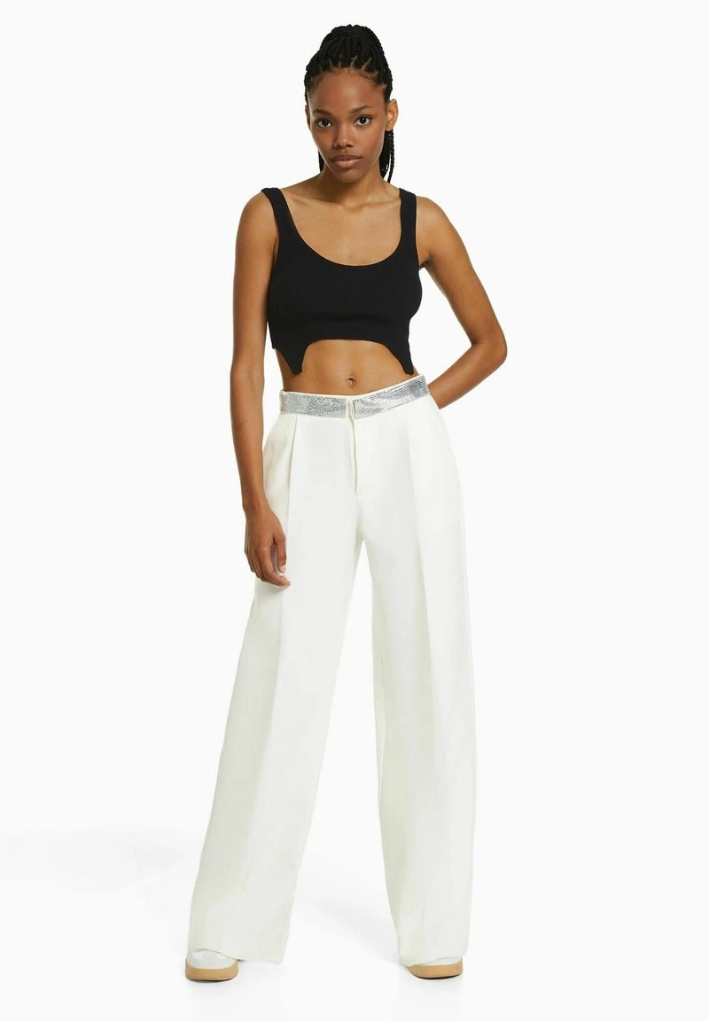 BERSHKA WITH RHINESTONE DETAIL - Stoffhose - Off White 4 BERSHKA WITH RHINESTONE DETAIL - Stoffhose - Off White – Bild 2