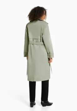 BERSHKA Trenchcoat - Khaki 13 BERSHKA Trenchcoat - Khaki -Bershka Verkaufsgeschäft 2e79c11e3c5f43c382dbc88769ee36ae 1