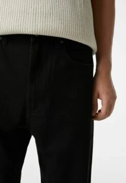 BERSHKA Jeans Straight Leg - Black -Bershka Verkaufsgeschäft 2f23bb1a37d84fbd9dd38e7fa4fcbb2a