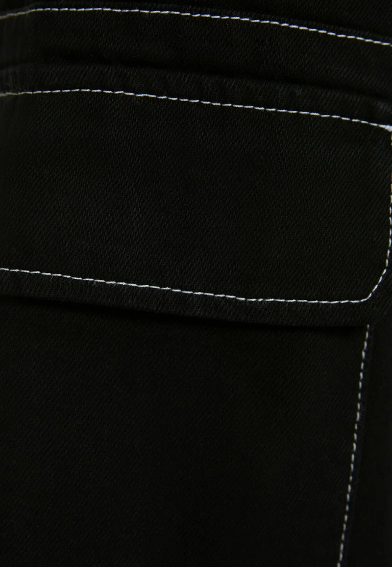 BERSHKA CONTRAST STITCH CARGO - Shorts - Black 8 BERSHKA CONTRAST STITCH CARGO - Shorts - Black – Bild 6