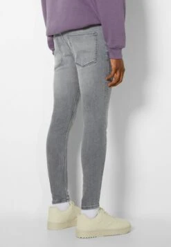 BERSHKA SUPER - Jeans Skinny Fit - Light Grey -Bershka Verkaufsgeschäft 311e2d8df42c4ff3b754e5bf048112e0