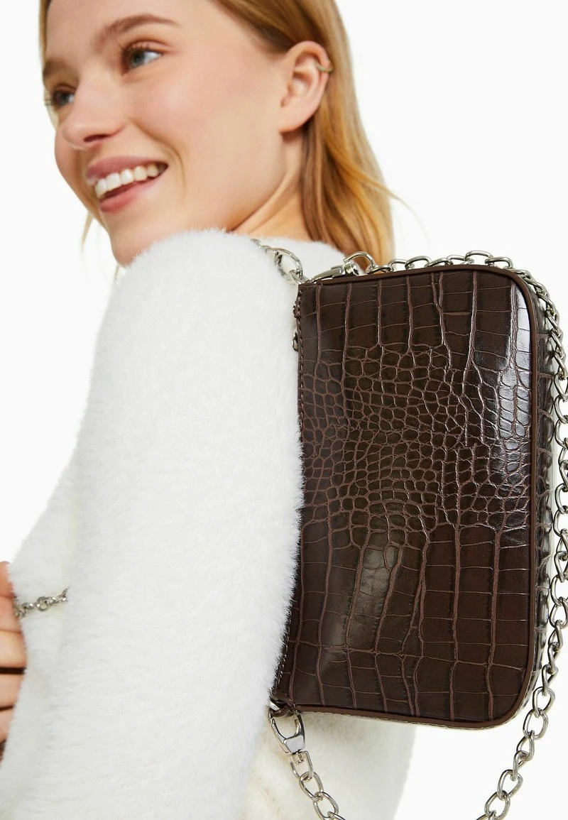 BERSHKA MIT KROKOPRÄGUNG - Umhängetasche - Brown 4 BERSHKA MIT KROKOPRÄGUNG - Umhängetasche - Brown – Bild 2