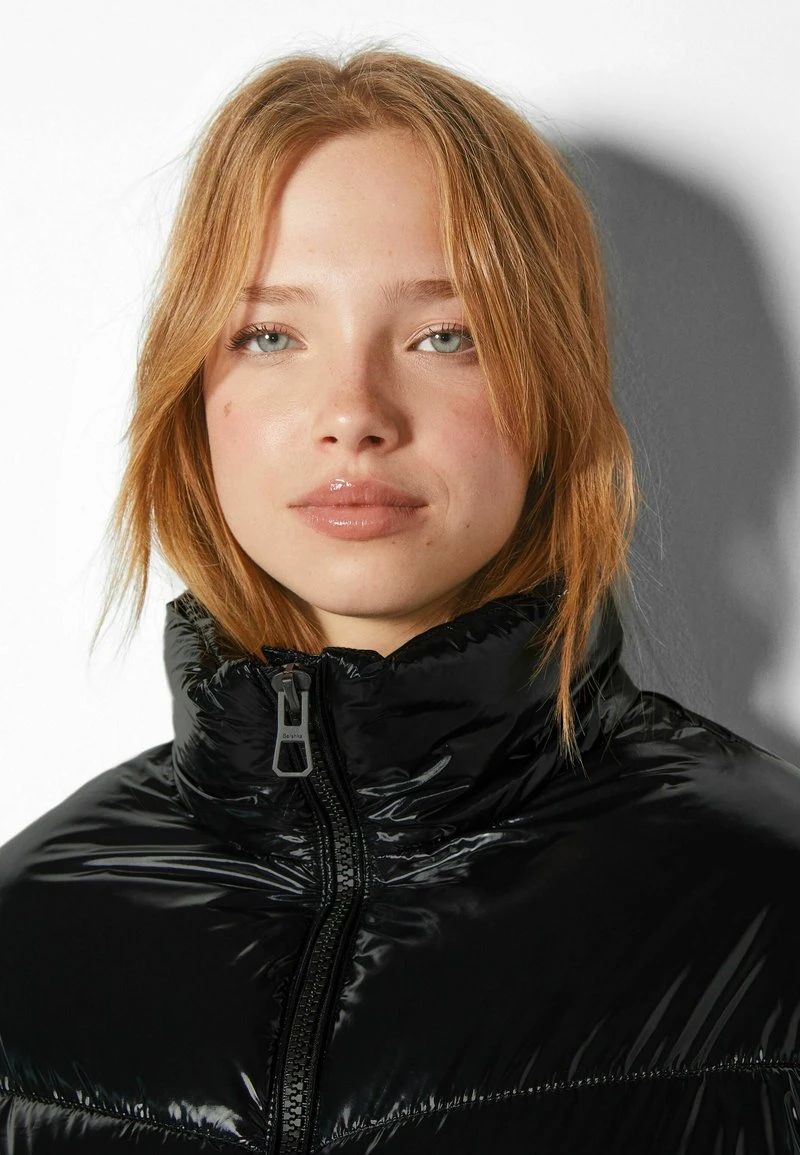 BERSHKA VINYL - Winterjacke - Black 6 BERSHKA VINYL - Winterjacke - Black – Bild 4