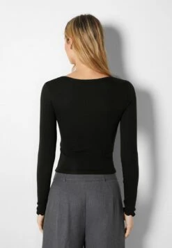 BERSHKA GATHERED V-NECK - Langarmshirt - Black -Bershka Verkaufsgeschäft 33a7efea2fd44017a18d82057a3a4aa1