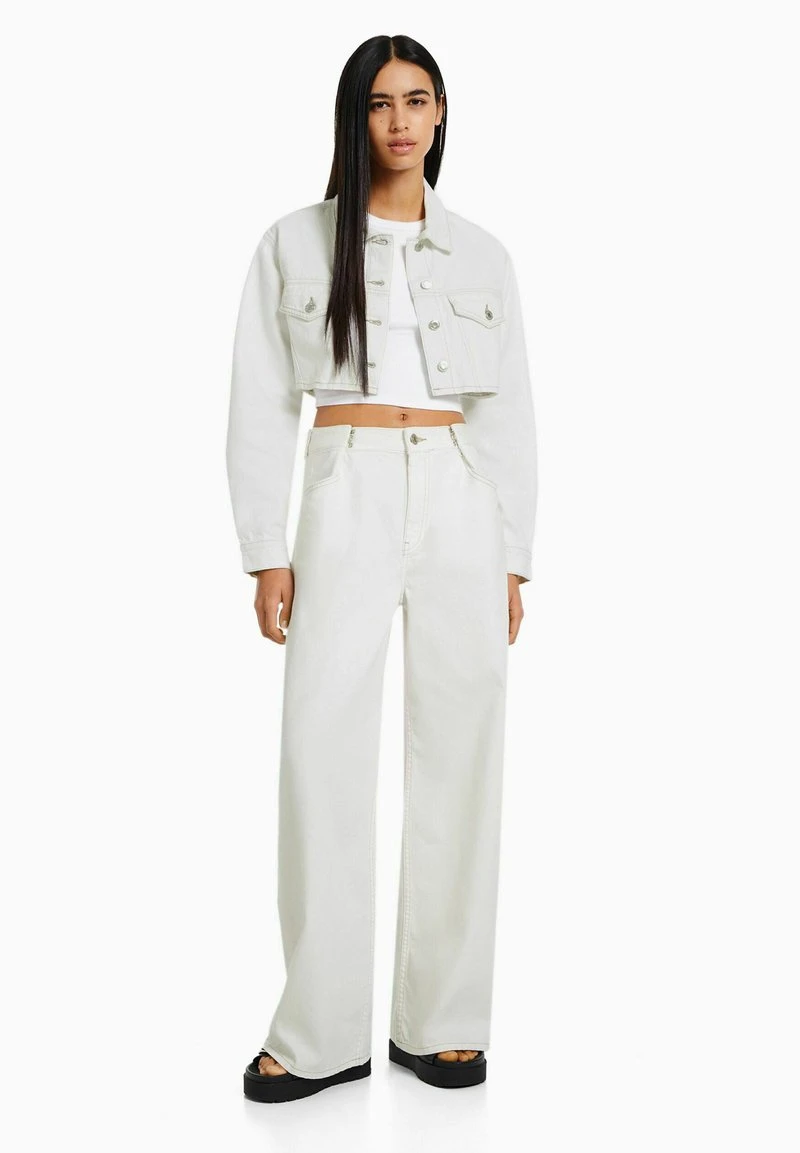 BERSHKA WIDE-LEG WITH ADJUSTABLE WAISTBAND - Flared Jeans - Off White 4 BERSHKA WIDE-LEG WITH ADJUSTABLE WAISTBAND - Flared Jeans - Off White – Bild 2