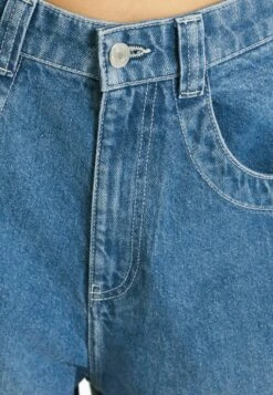 BERSHKA Flared Jeans - Light Blue Denim 11 BERSHKA Flared Jeans - Light Blue Denim -Bershka Verkaufsgeschäft 3479b59ab01646e8890306cc5bd55c35